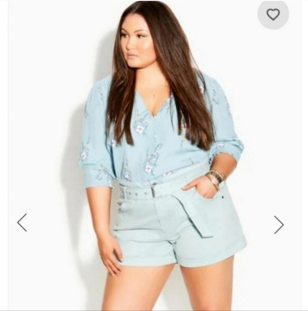 Like new City  chic teal belted shorts 16